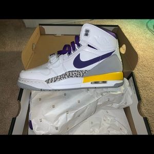 AIR JORDAN LEGACY 312(GS) (NEVER WORN)